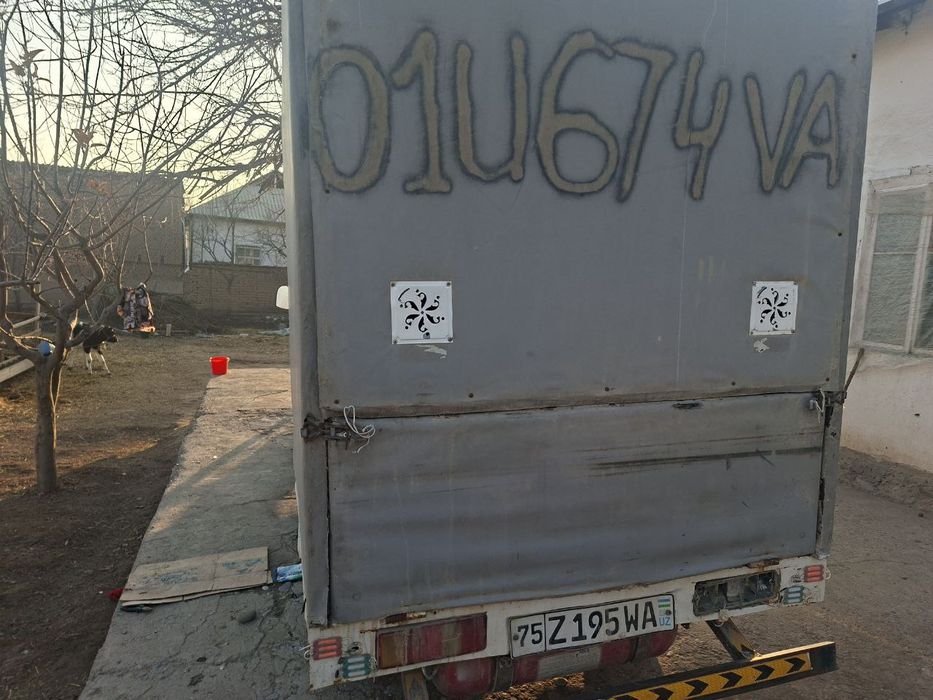 Yuk mashina lifon sotiladi