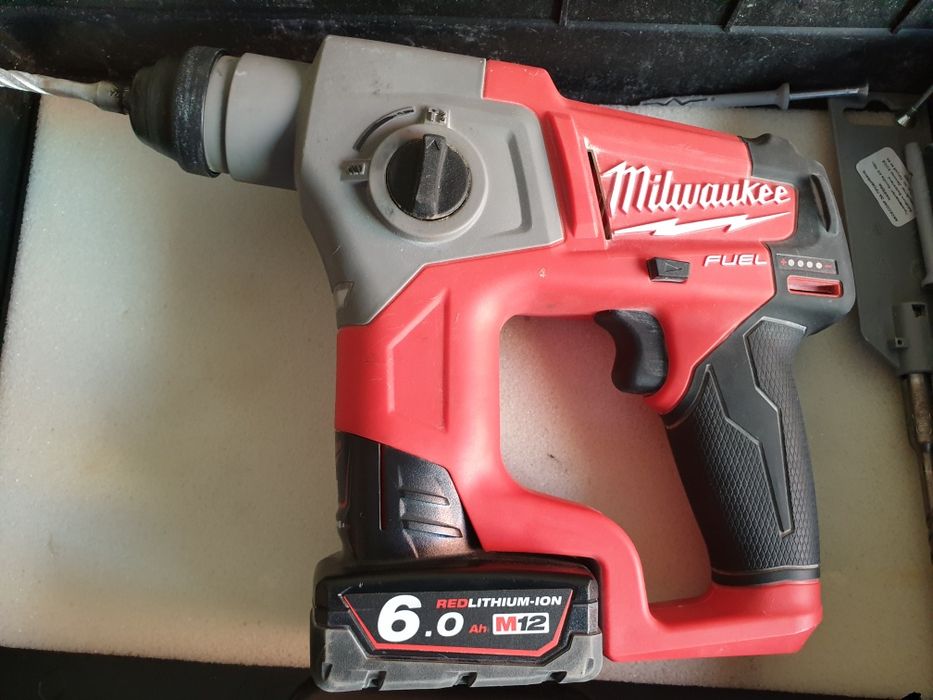 Перфоратор Milwaukee m12