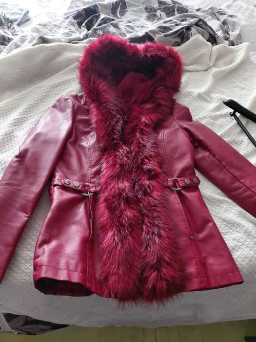 Продавам дамско яке от еко кожо