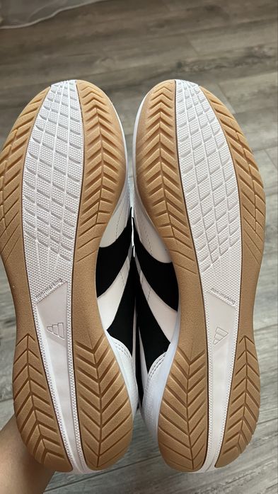 Кросы для футзала Adidas