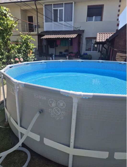 Vând piscină capacitate 17.500 litri preț negociabil