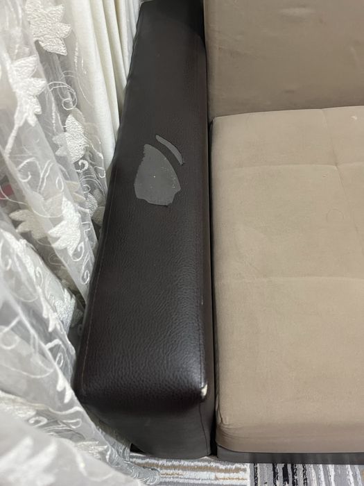 Продаю диван с креслом и пуфиком.