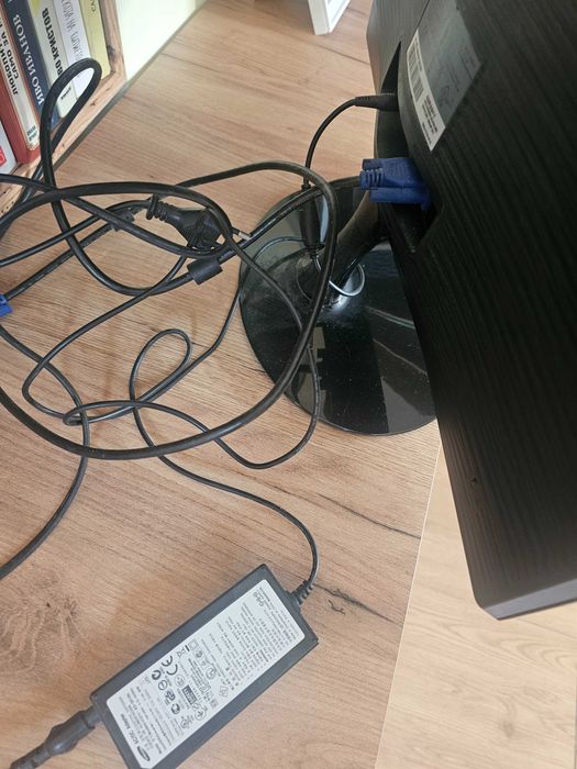 Продавам екран за компютър Samsung S22B150N 22 инча