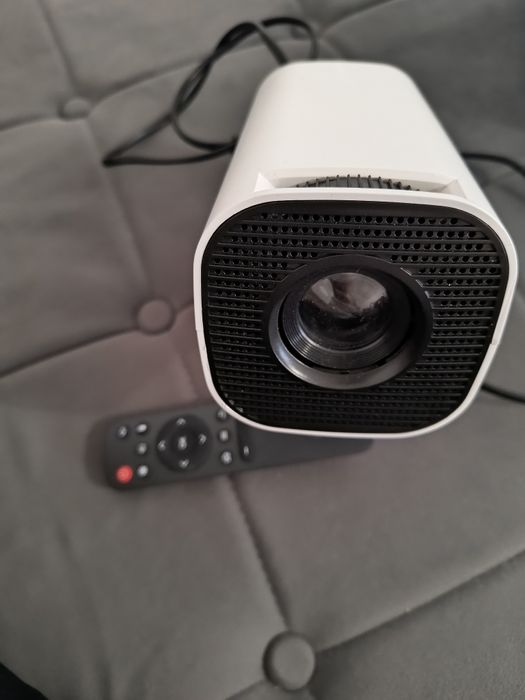 Проектор HY 320 почти новый