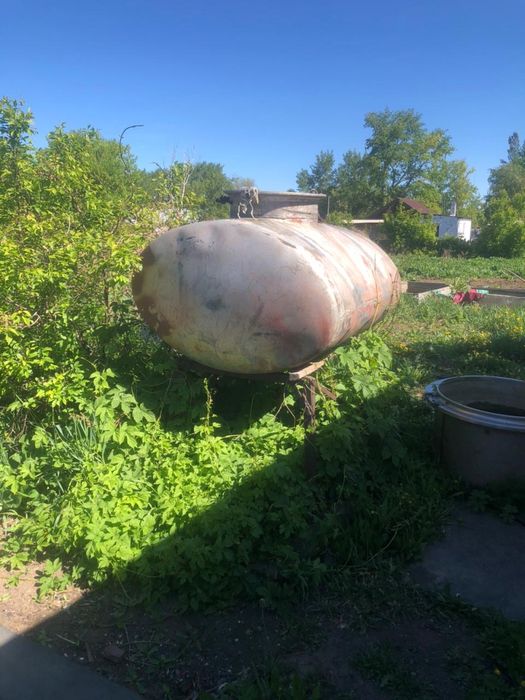 продам кирпич и бак