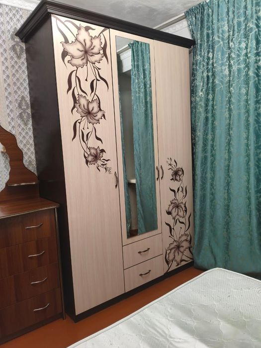 Продам спальный гарнитур