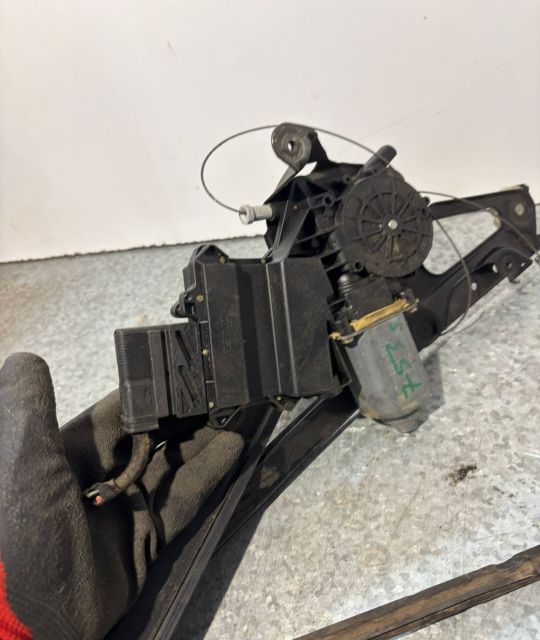 Motoras macara geam fata stanga 1 397 328 048 Volkswagen VW Sharan pr