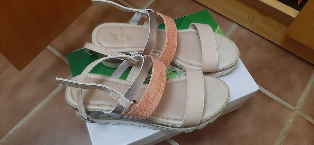 Дамски сандали с платформа