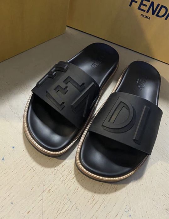 Мъжки чехли Fendi