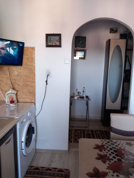 Vând apartament Rm Sarat