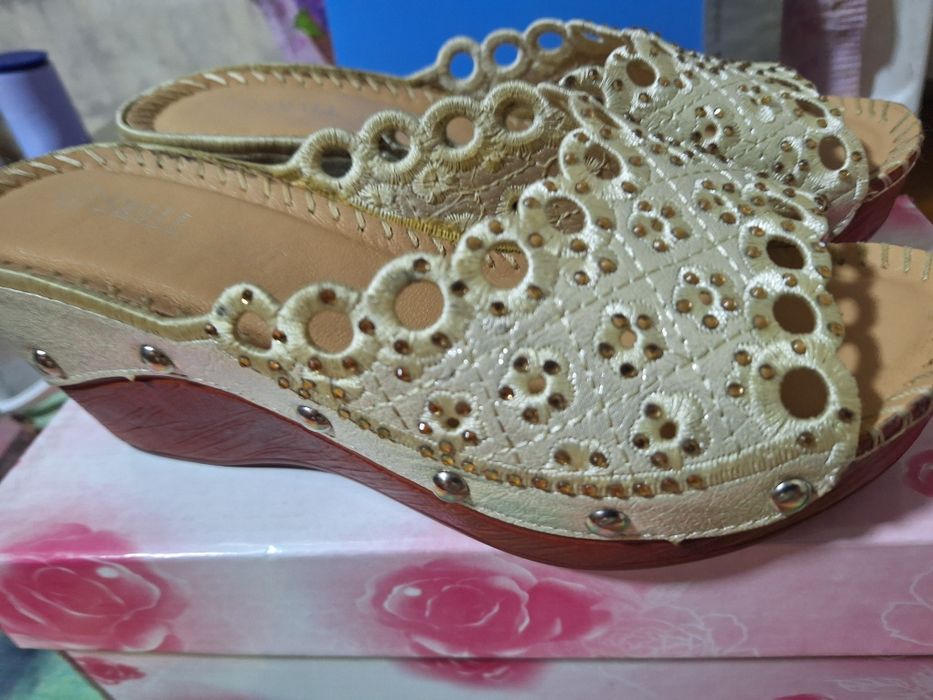 Продаю женский басаножки