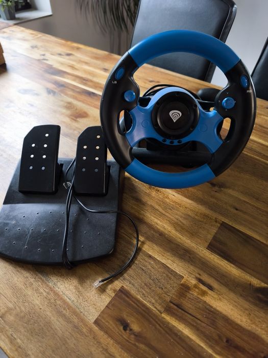 Volan gaming  steering wheel+ pedals