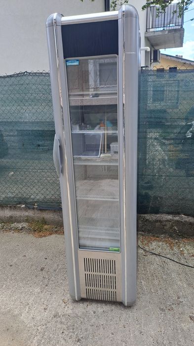 Хладилна витрина