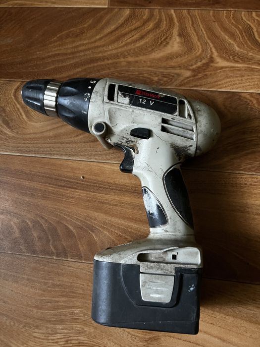 Шуруповерт Crown на разбор. Зарядное устройство, аккумулятор crown.