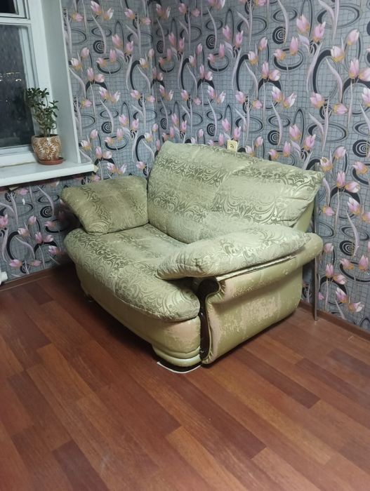 Продается диван, б/у в отличном состоянии