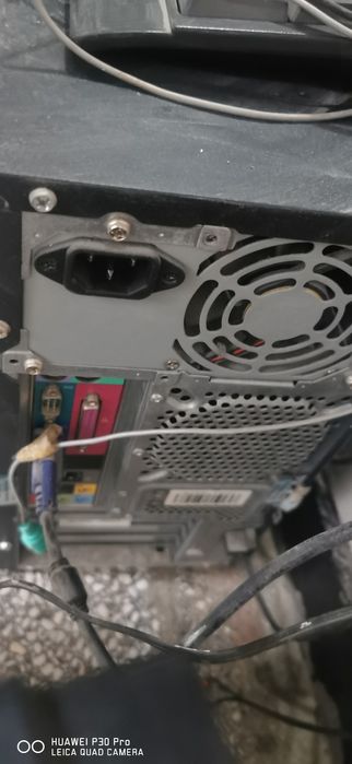 Компютърна конфигурация с колони монитор