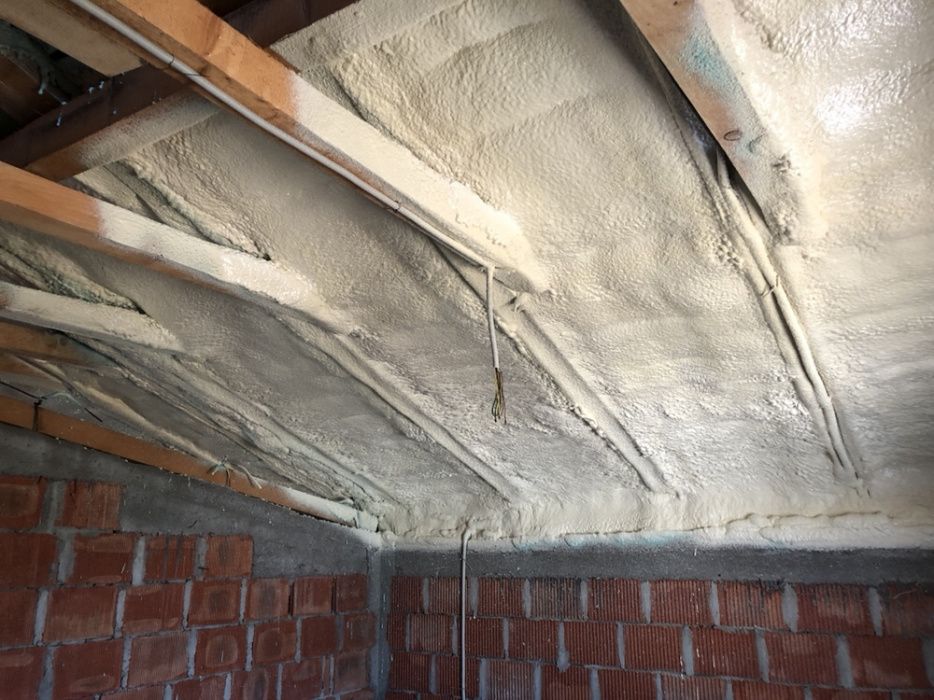 izolatie spuma poliuretanica Izoterm System