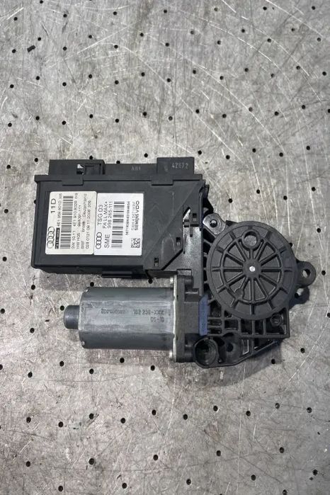Motoras macara geam fata stanga Audi A8 2006