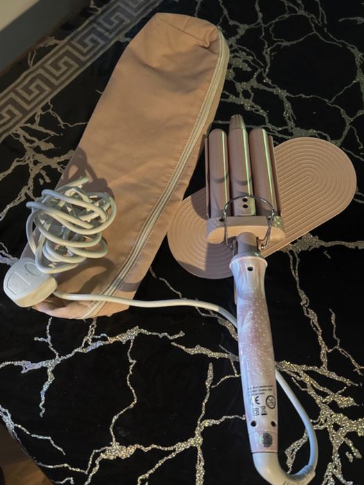 Triple Barrel Curling Iron + Mat & Case