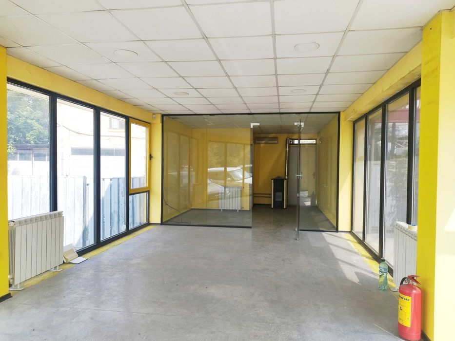 Дава се под наем Магазин в Перник, Център - 55 кв.м за 280.5 € - Снимка #1