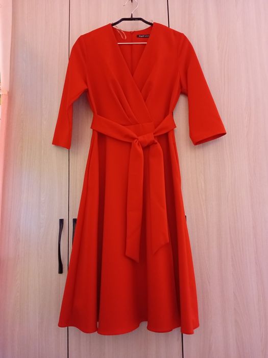 Платье вечернее красного цвета