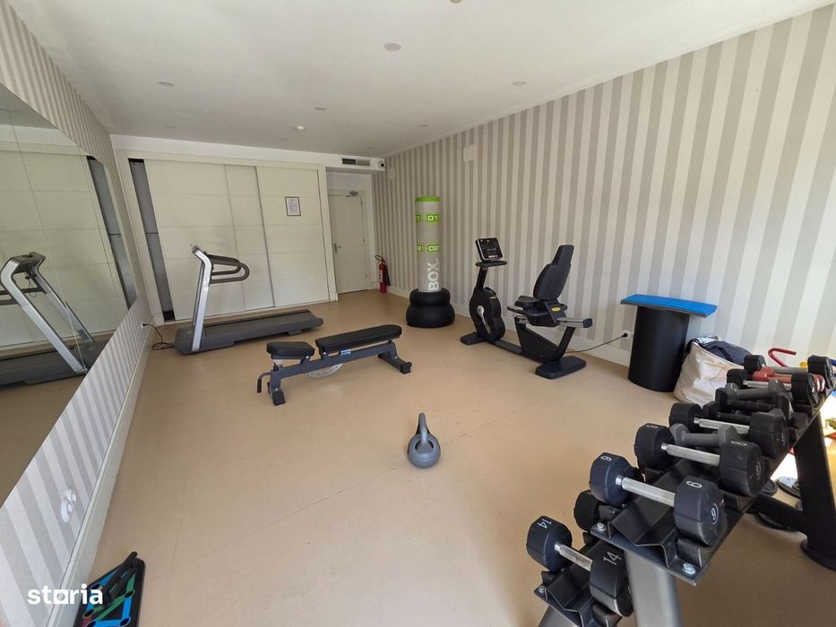 Apartament cu 4 camere si curte privata exclusiva