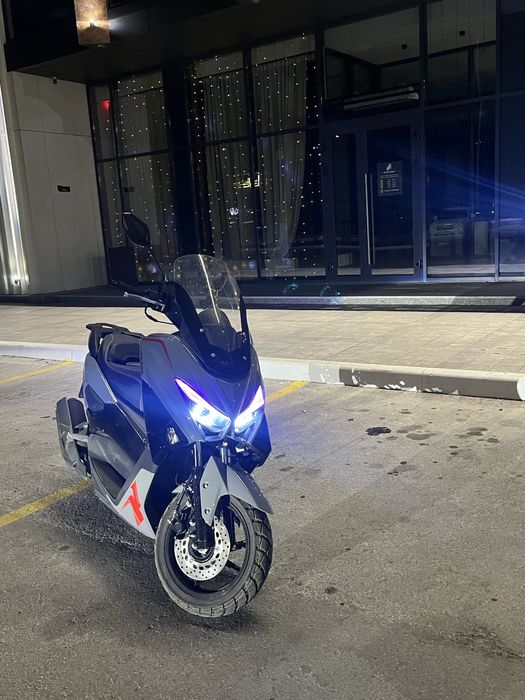 Продам макси скутер