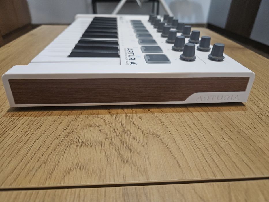 Arturia MiniLab MKII – Ca nou, cutie originală