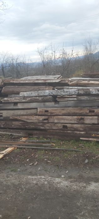 Vând lemn vechi goron