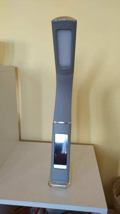 LED лампа настолна