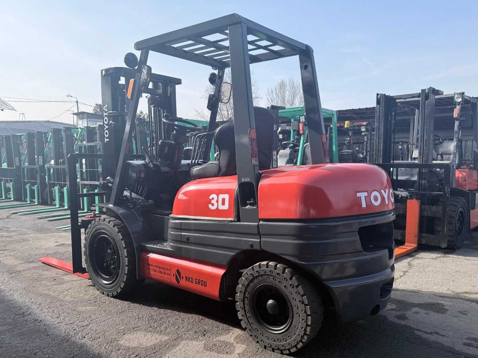Вилочный погрузчик TOYOTA 6FG30