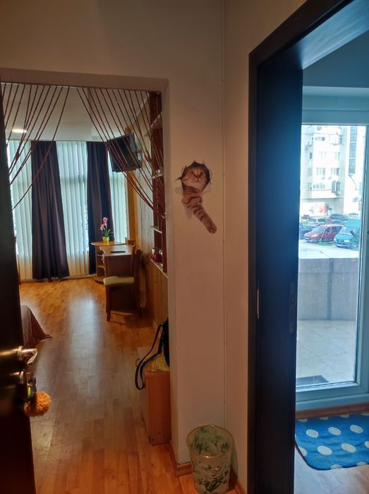 Продавам компактно студио !