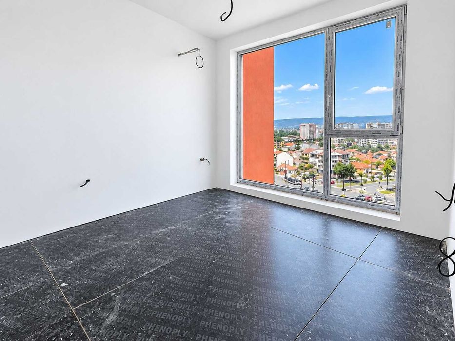 Дава се под наем Тристаен апартамент в Варна, Младост 2 - 118 кв.м за 279000 € - Снимка #1