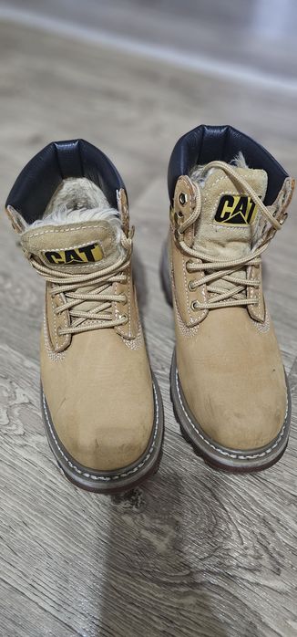 Продаю зимние боты Caterpillar