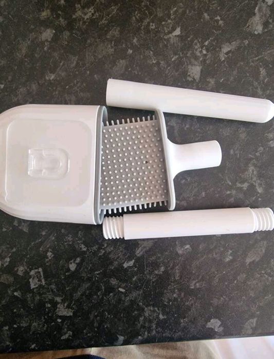 Четка за тоалетната, гумена имодерна в 2 цвята