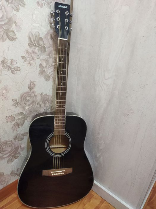 продам новую гитару обращаться по номеру WhatsApp