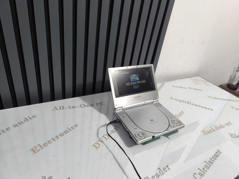 DVD player portabil Audiovox D1705 7 inch LCD CD MP3 baterie RB-03