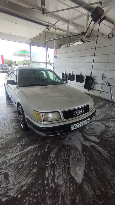 Продам Ауди 100с4