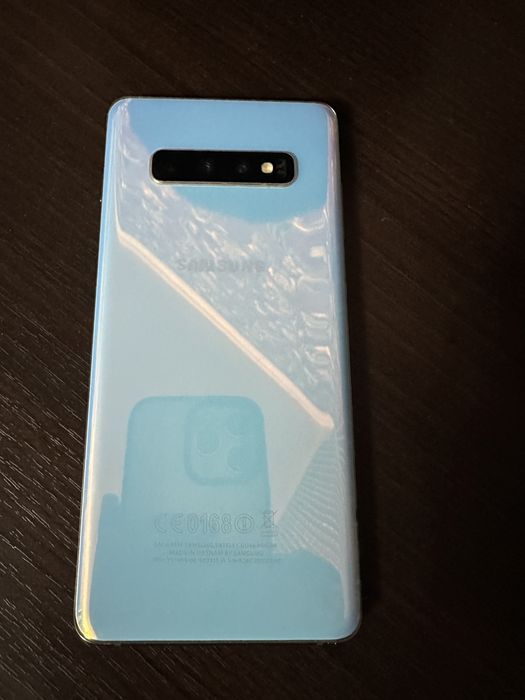 Продам телефон Самсунг S10+