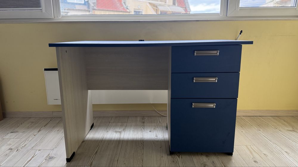 Детско бюро ПДЧ в син и светъл дървесен нюанс