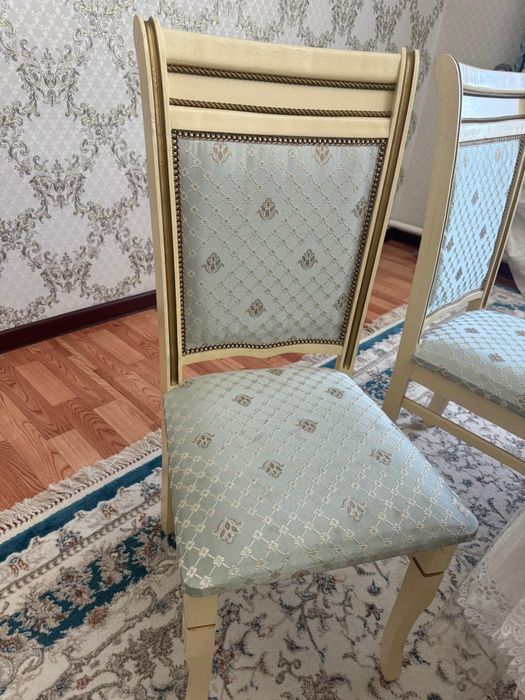 Продам гостевой стол со стульями