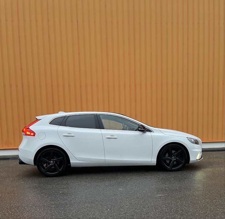 VOLVO V40 D4 2014
