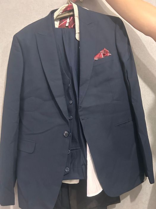 Продам костюм тройка