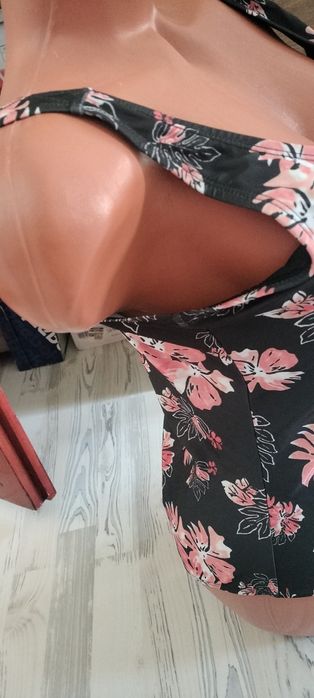 Vând Costum baie