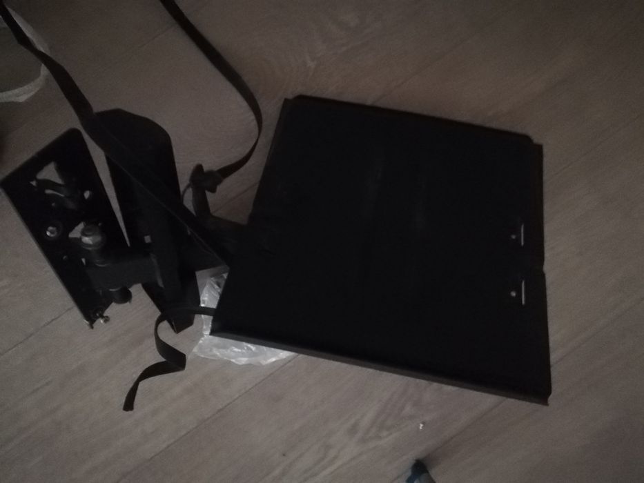 Телевизор и кронштейн к нему