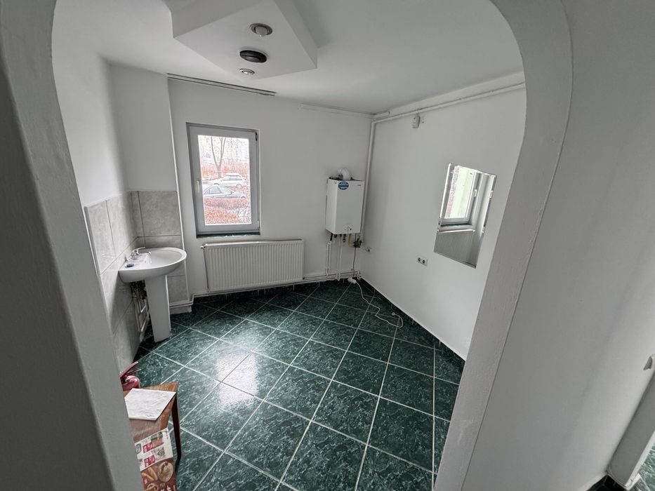 Spatiu Comercial Stradal / birou   60 mp Harmanului 25