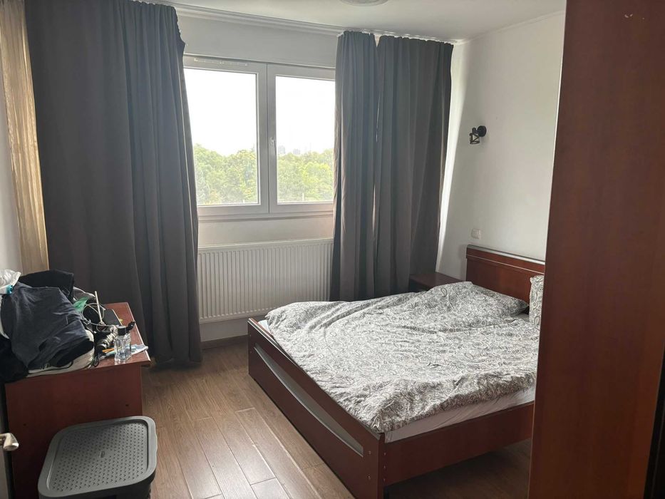 Vand apartament 2 camere Eroii Revolutei, decomandat,direct proprietar
