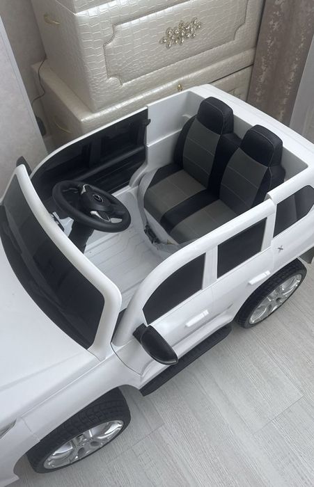 Продам игрушучную машину