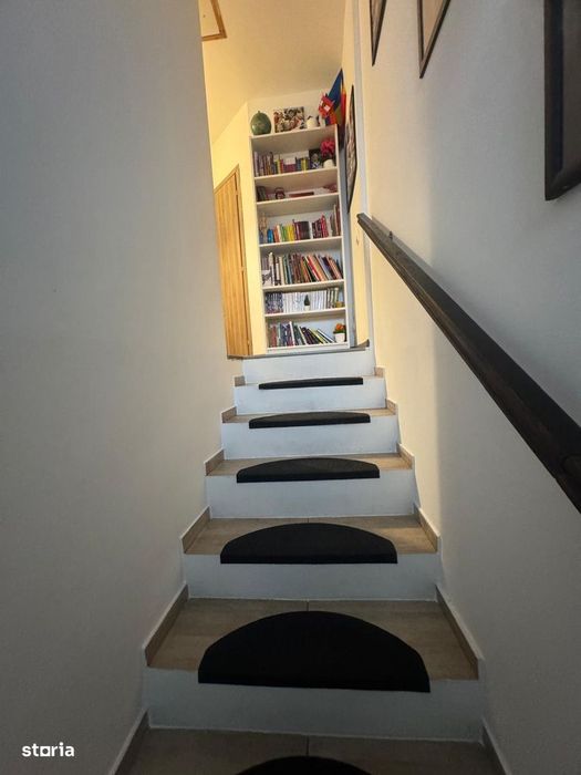 Casa cu 4 camere de vanzare