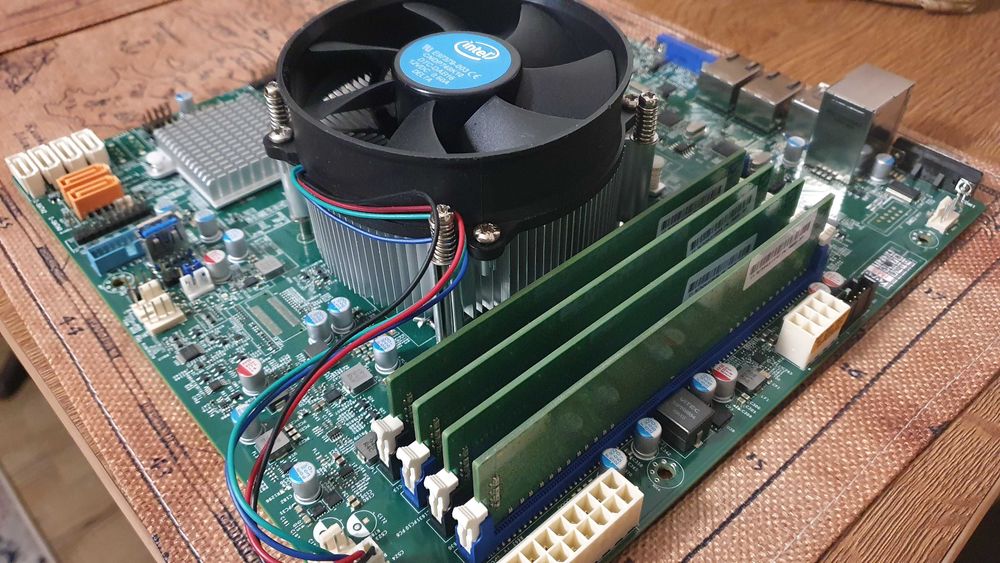 kit supermicro + xeon echiv i7 7700 + 16gb ddr4 + cooler